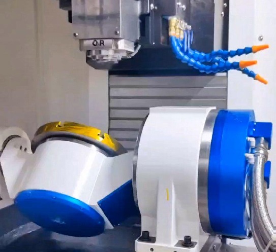 五軸鉆攻中心操作圖片 五軸鉆攻中心操作圖片