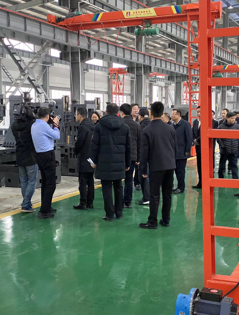 湖南省委書(shū)記杜家毫一行來(lái)華亞數(shù)控懷化生產(chǎn)基地視察 湖南省委書(shū)記杜家毫一行來(lái)華亞數(shù)控懷化生產(chǎn)基地視察